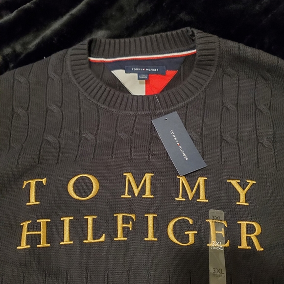 (SOLD) Tommy Hilfiger Men's Cable-Knit Cotton Sweater - Picture 2 of 3